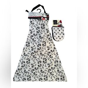 NEW Disney Minnie and Mickey Mouse Kitchen Set Apron Oven Mini Mitts